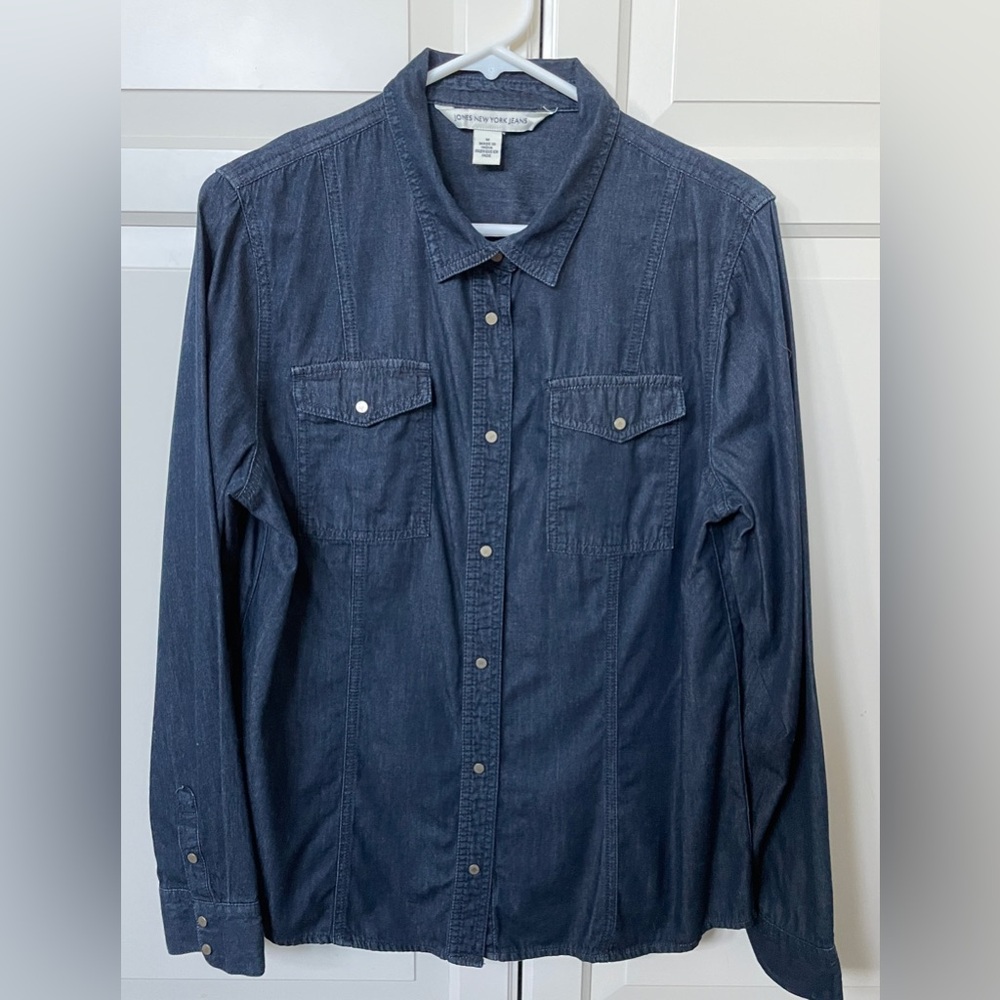 Women’s Denim Snap Closure Shirt